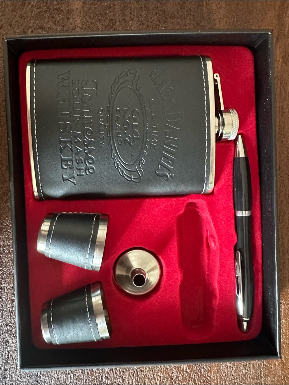 Flask Classical Gift Set - Red and Black